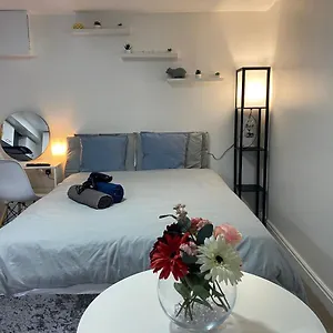 Charming, Cosy Hideaway With Free Wifi, Parking Leeds (West Yorkshire)