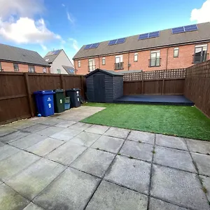 Heartswood Modern 3-bedroom, Double Driveway Bentley (South Yorkshire)
