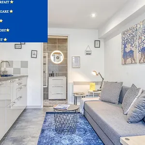 Le Petit Parfait Confort Gare Hamac Netflix , Grenoble France